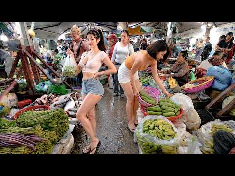 Real Life in Phnom Penh 🇰🇭 Wet Market Tour & Authentic Khmer Street Food