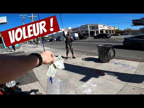 IL me vole 2 dollars avec sa canne à pêche