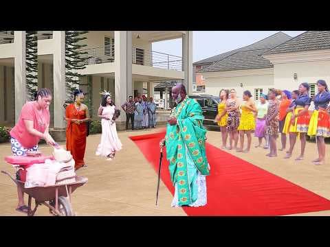 ON D CORONATION Day, Prince Saw Her At D Palace Gate Selling Food To The Maidens Dancers & Chose Her